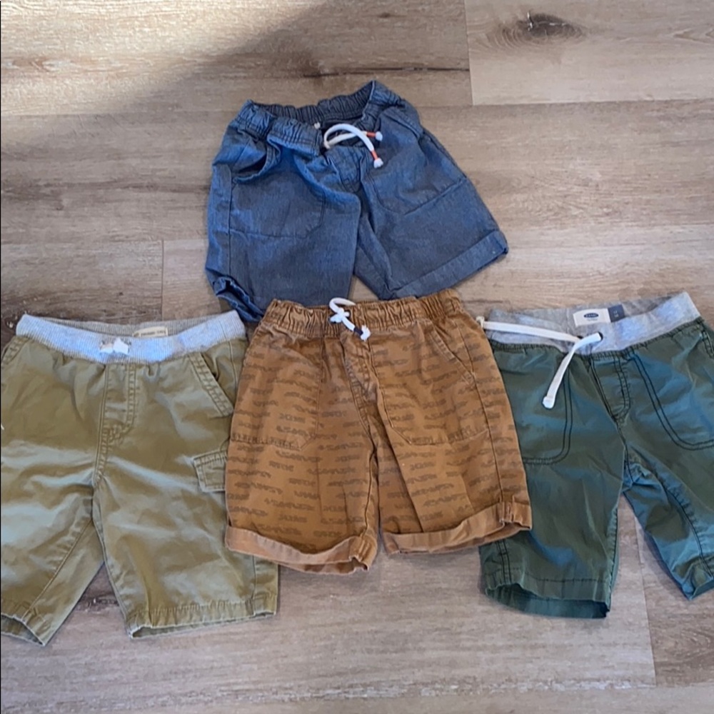 Bundle of boys 5T play shorts. Nordstrom, Old Navy